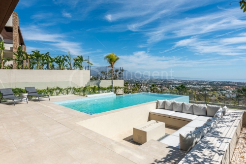 Villa moderna en La Alquería con vistas panorámicas